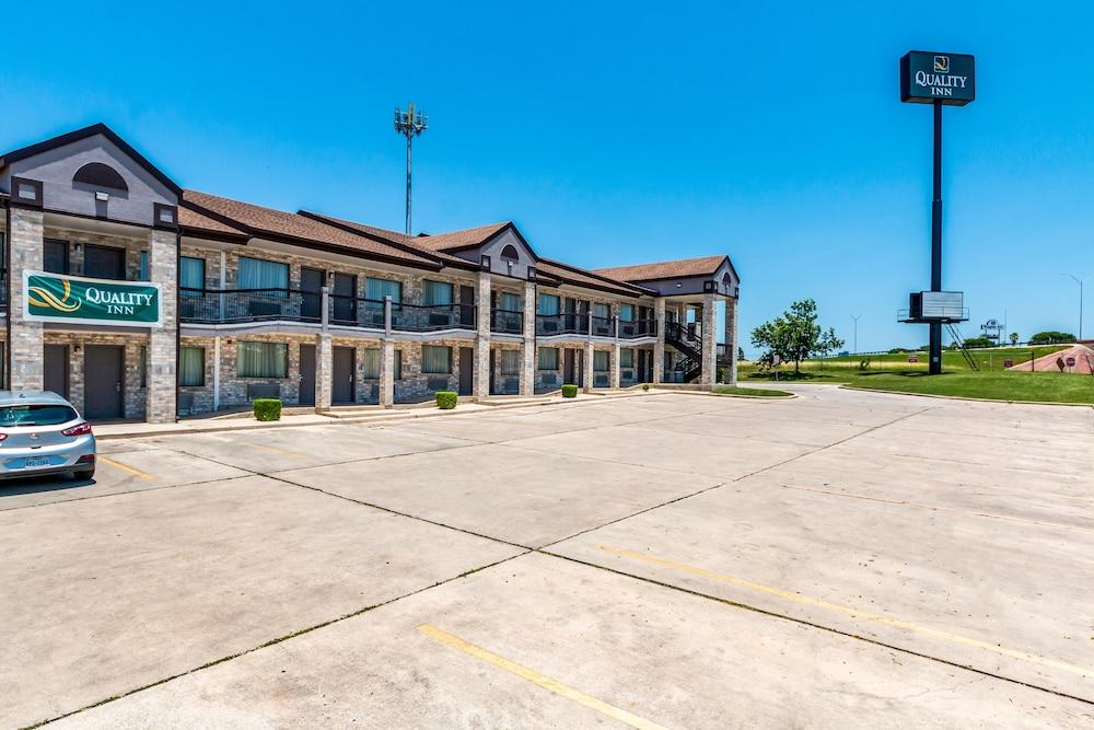 Quality Inn I-10 East Near Frost Bank Center Сан-Антонио Экстерьер фото